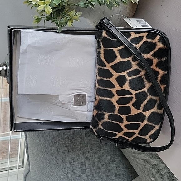 NWT Saks Fifth Avenue Faux Giraffe Plush Shoulder Bag - Picture 3 of 12